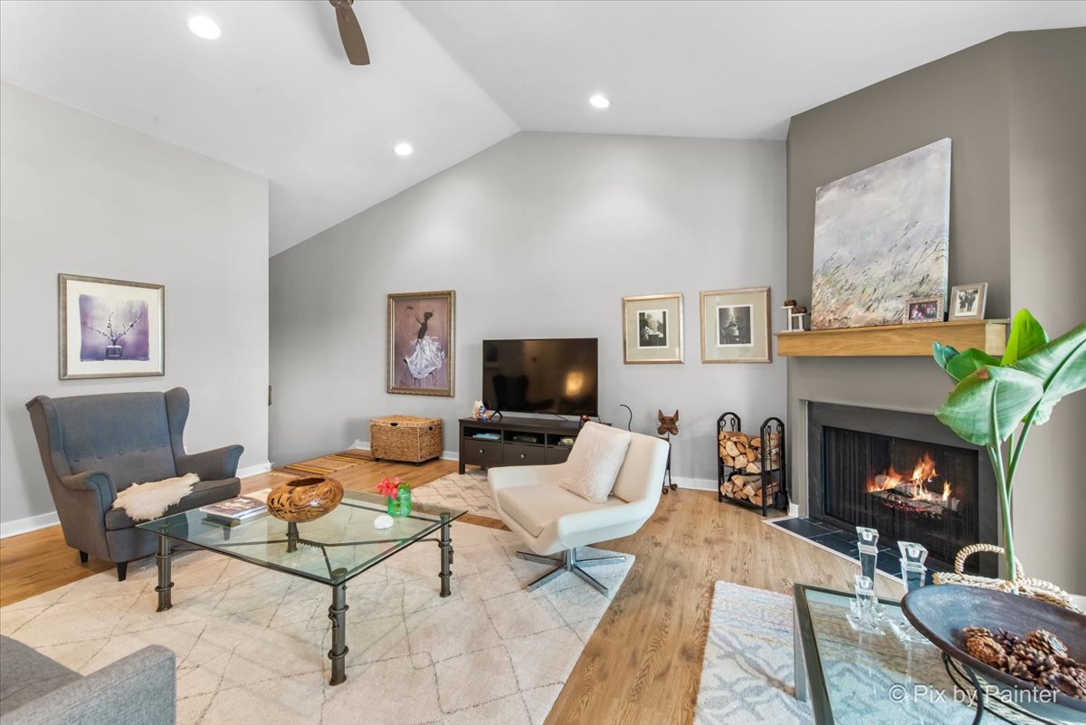 209 Shoreline Road #B, Lake Barrington, IL 60010