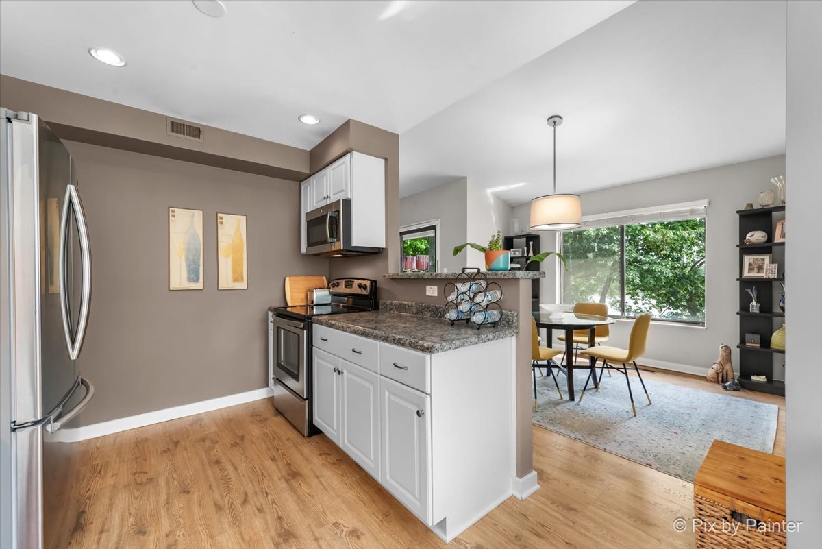 209 Shoreline Road #B, Lake Barrington, IL 60010