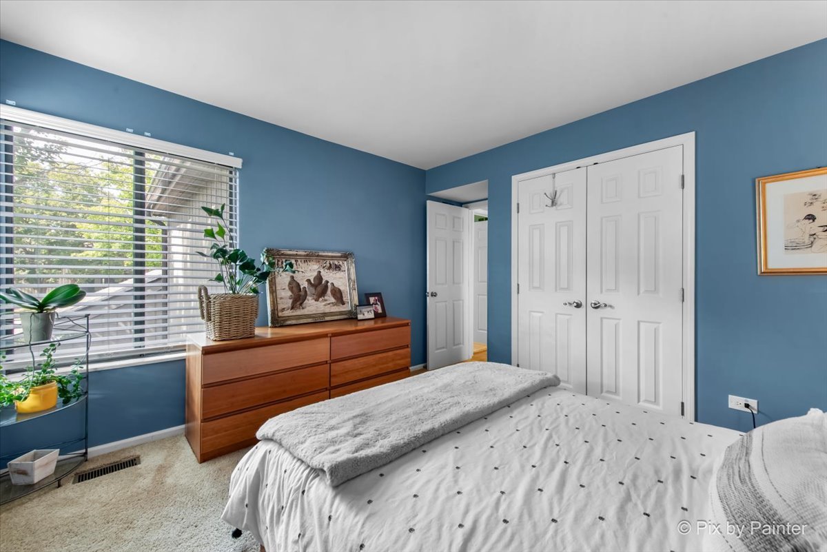 209 Shoreline Road #B, Lake Barrington, IL 60010