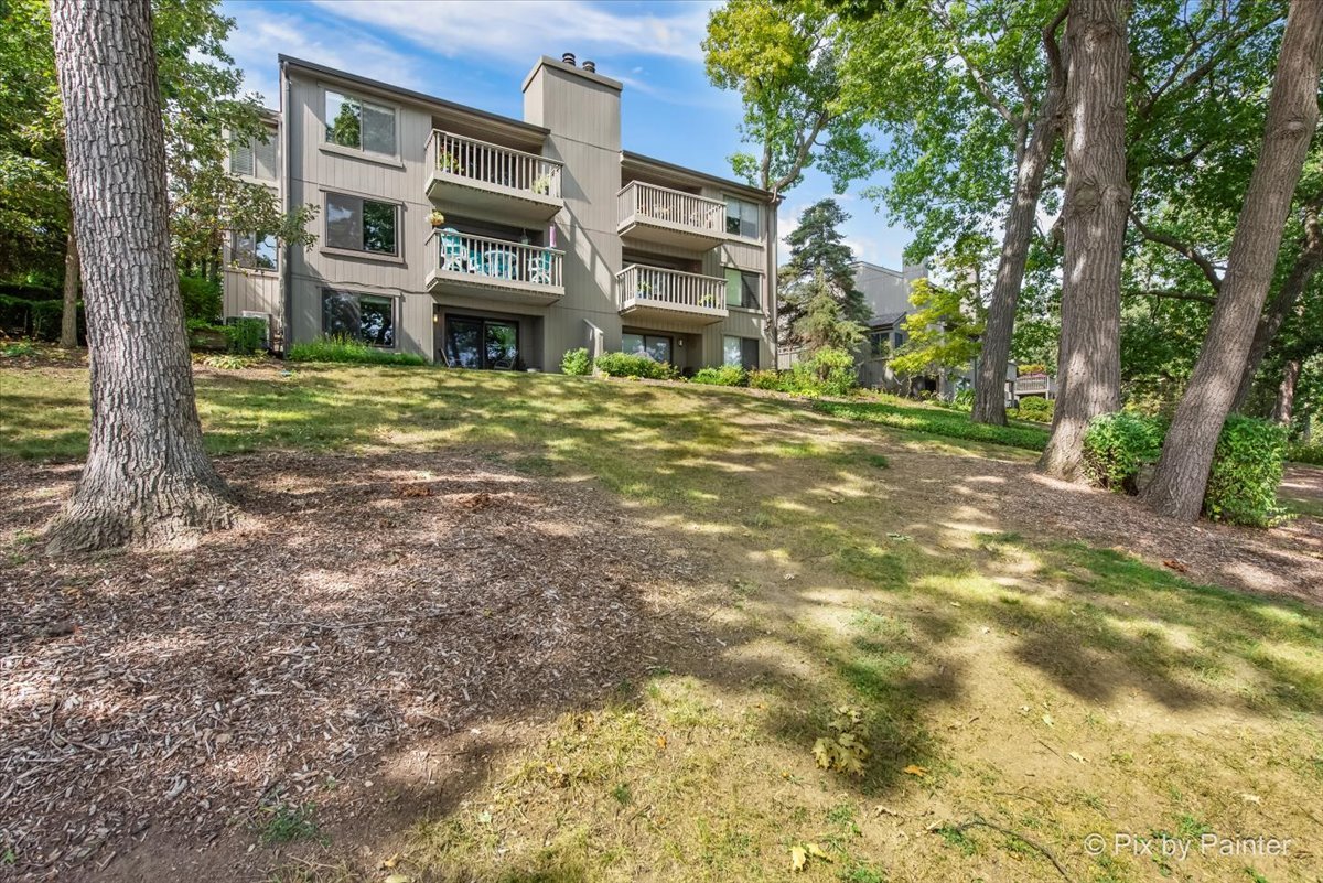 209 Shoreline Road #B, Lake Barrington, IL 60010