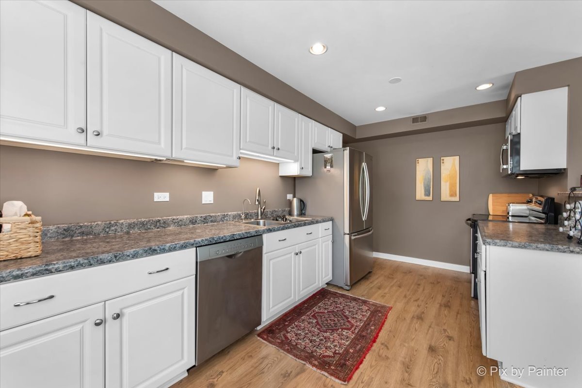 209 Shoreline Road #B, Lake Barrington, IL 60010