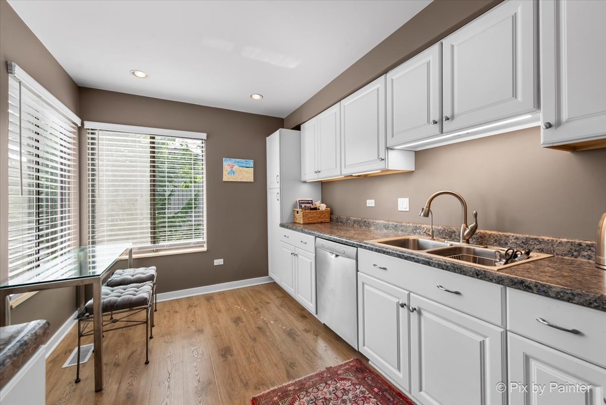 209 Shoreline Road #B, Lake Barrington, IL 60010
