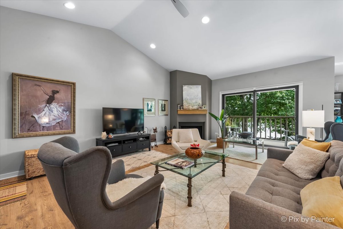 209 Shoreline Road #B, Lake Barrington, IL 60010