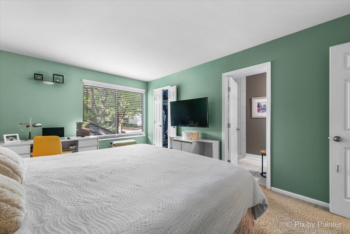 209 Shoreline Road #B, Lake Barrington, IL 60010