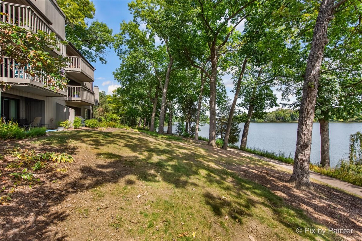 209 Shoreline Road #B, Lake Barrington, IL 60010