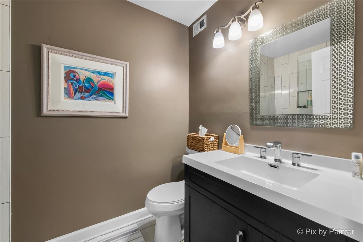 209 Shoreline Road #B, Lake Barrington, IL 60010