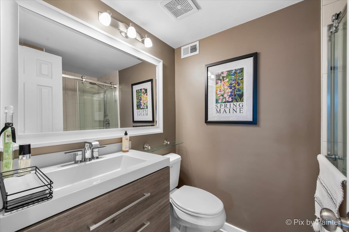 209 Shoreline Road #B, Lake Barrington, IL 60010