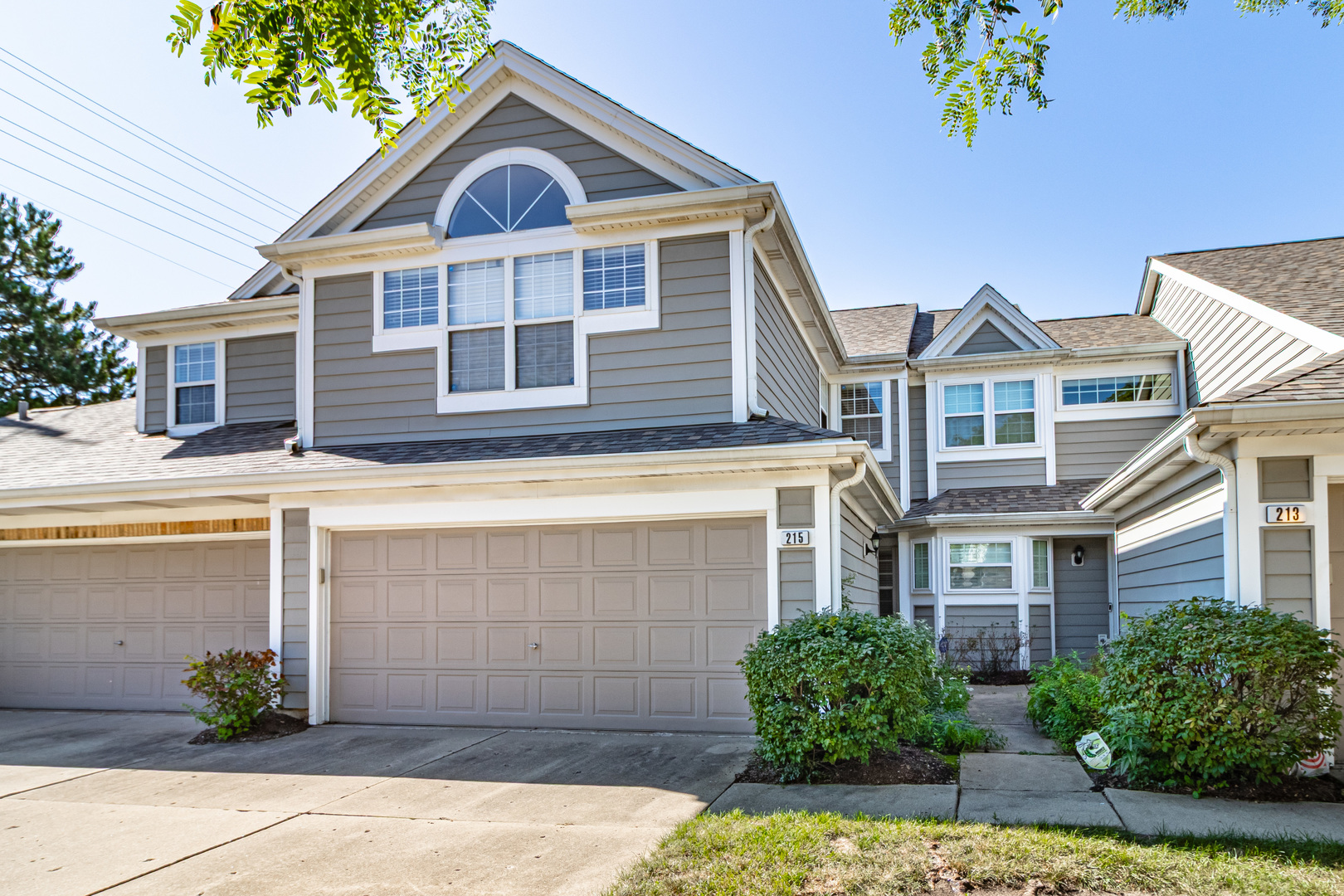 215 Woodstone Drive, Buffalo Grove, IL 60089