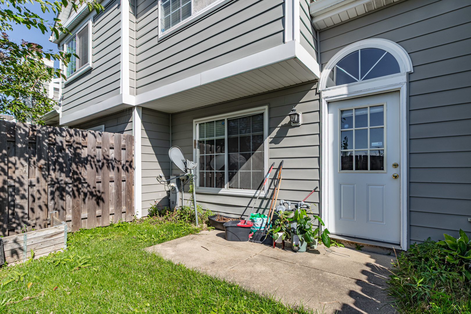 215 Woodstone Drive, Buffalo Grove, IL 60089