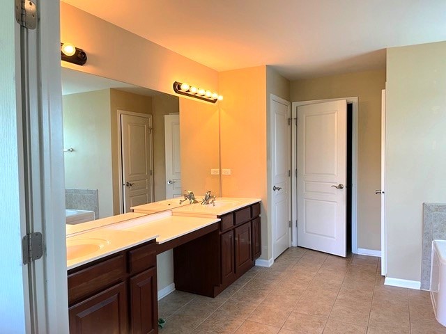 7 Snead Court, Bolingbrook, IL 60490