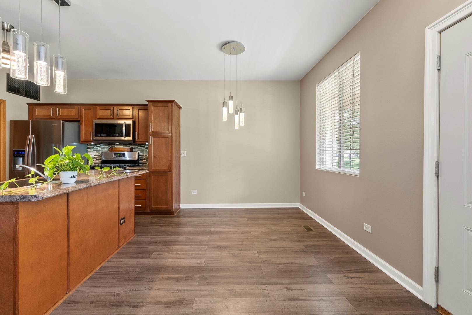 1565 Azalea Circle, Romeoville, IL 60446