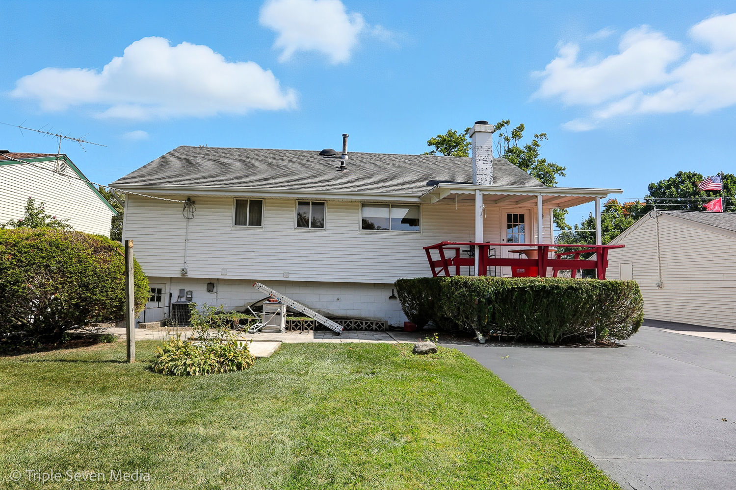 52 Schoenbeck Road, Wheeling, IL 60090