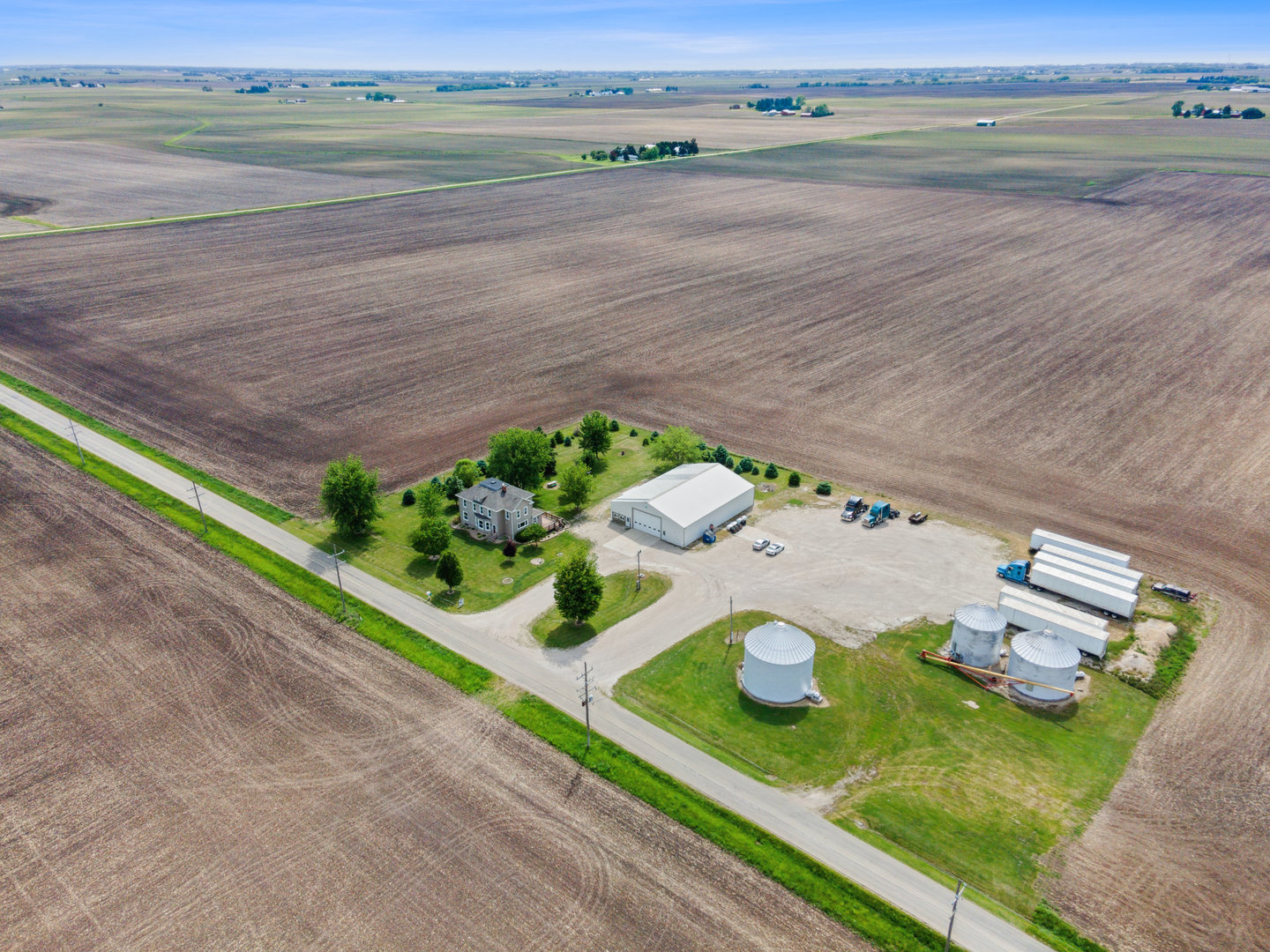 4731 East 10th Road, Earlville, IL 60518