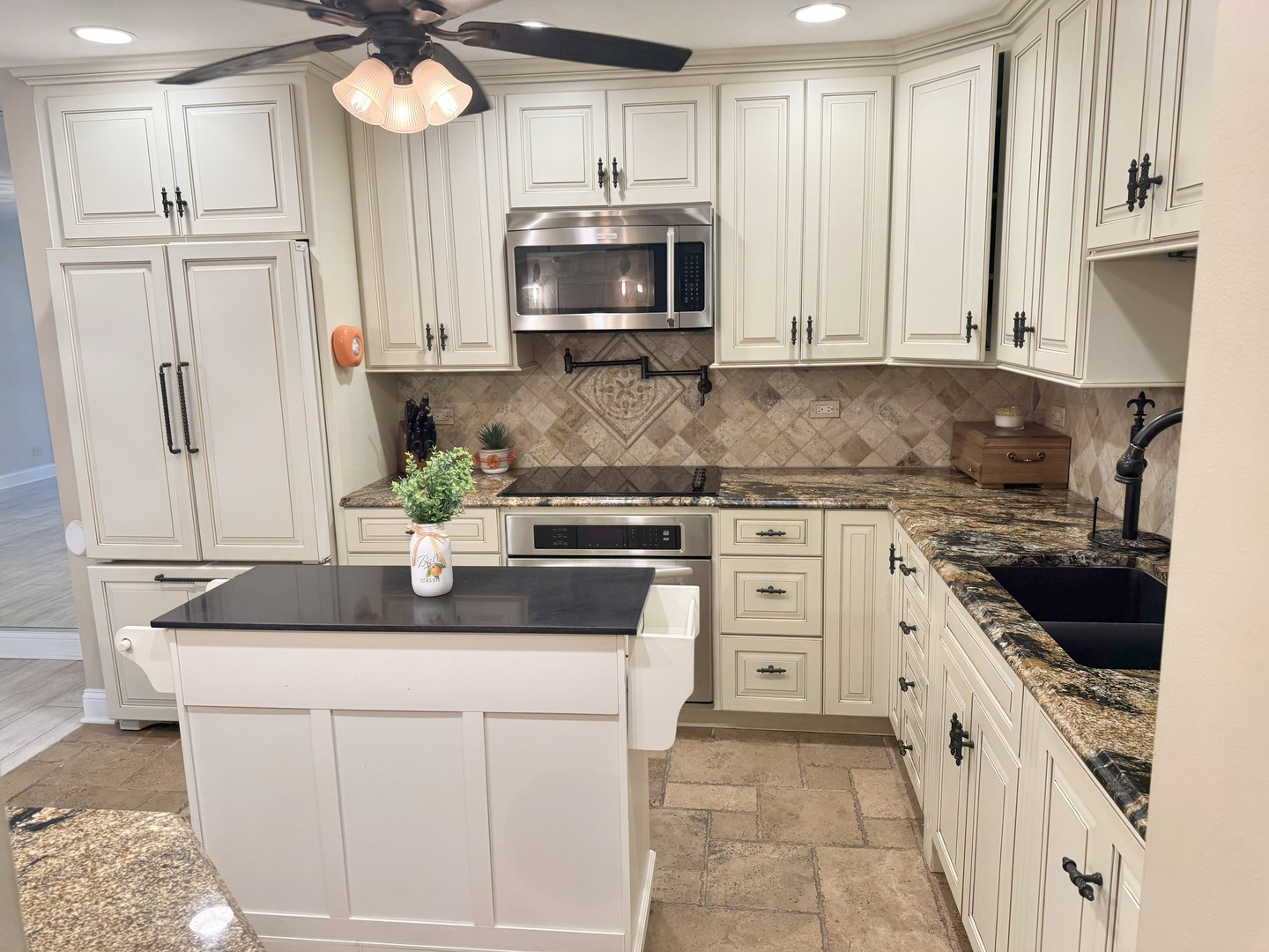 801 79TH Street #105, Darien, IL 60561