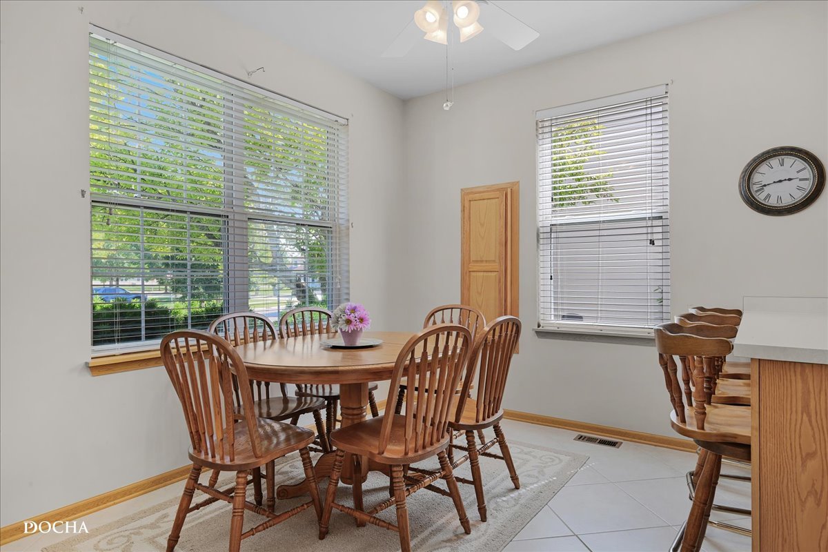 623 Queen Drive, Oswego, IL 60543