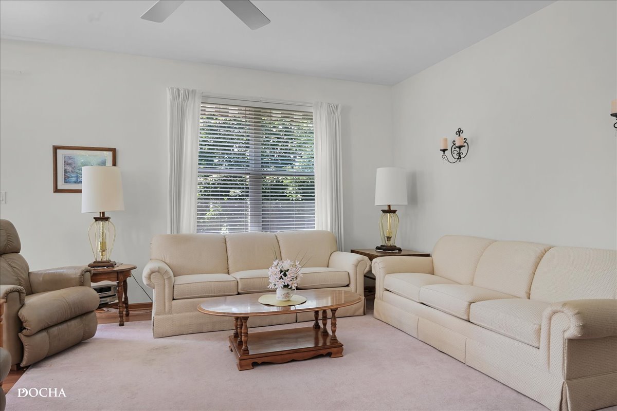 623 Queen Drive, Oswego, IL 60543