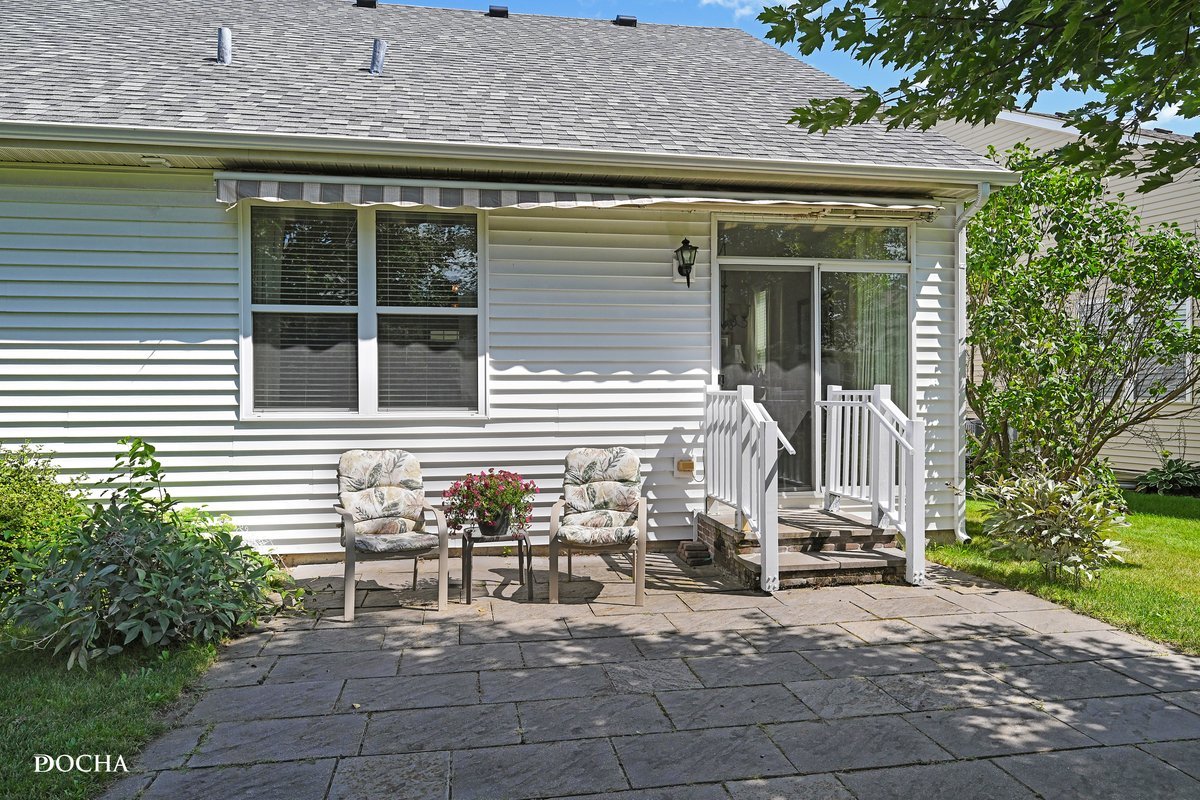 623 Queen Drive, Oswego, IL 60543