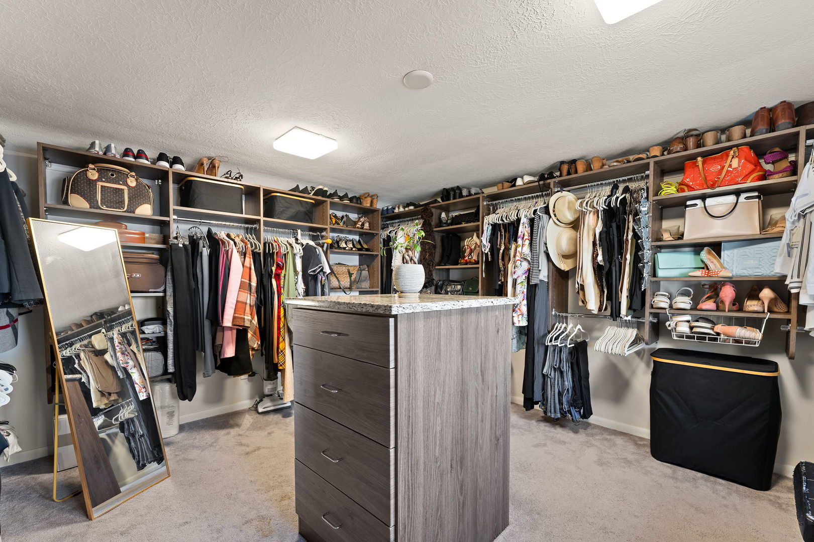 3134 Lakeside Drive, Highland, IN 46322
