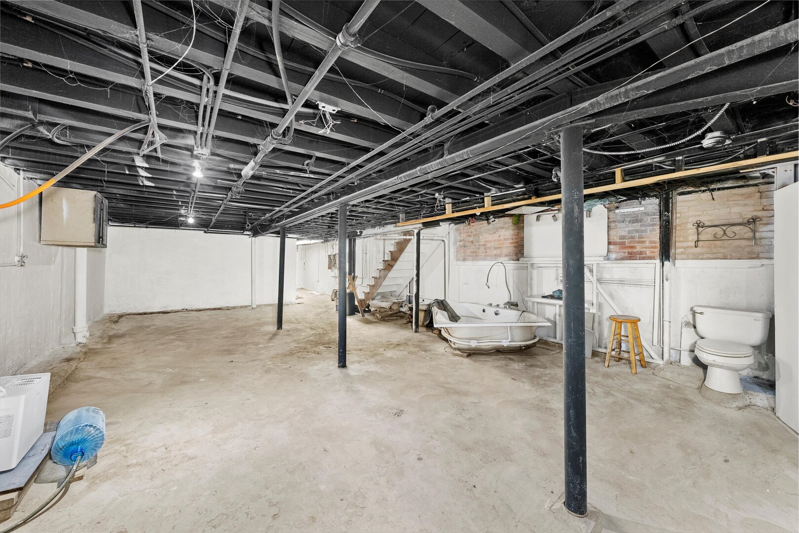 5032 S Archer Avenue, Chicago, IL 60632