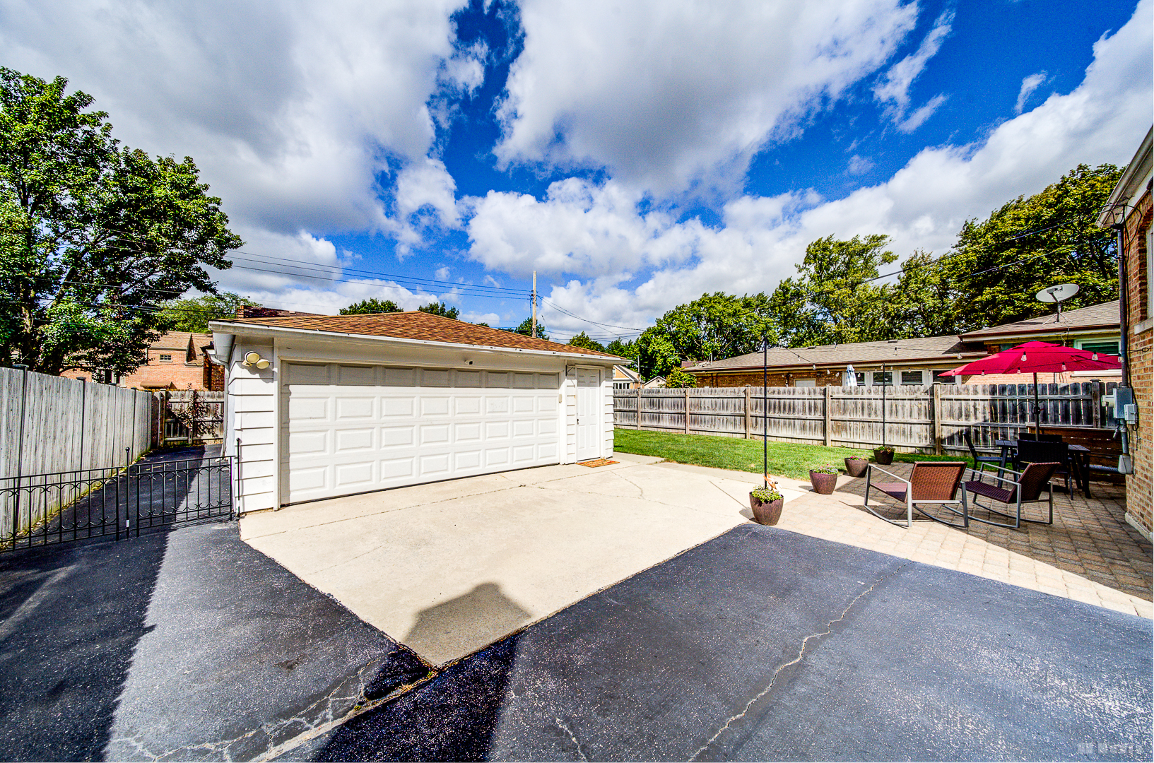 10942 S Tripp Avenue, Oak Lawn, IL 60453
