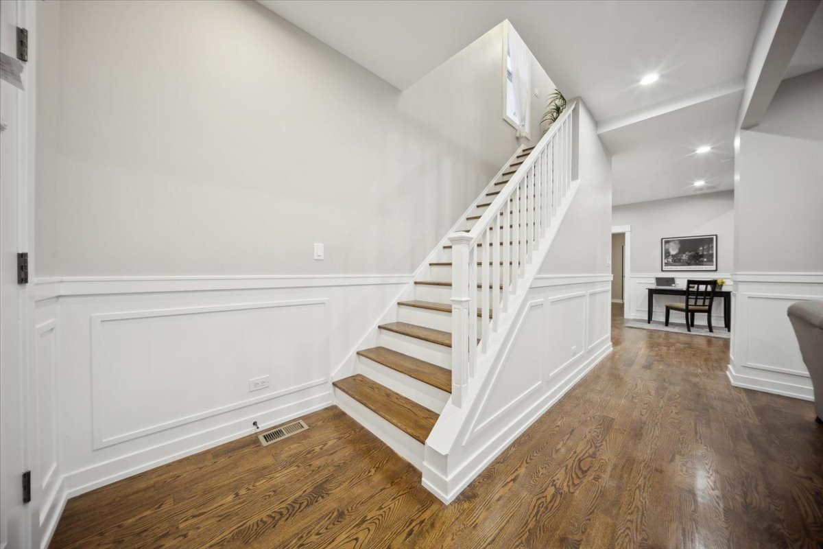 3031 Oak park Avenue, Berwyn, IL 60402