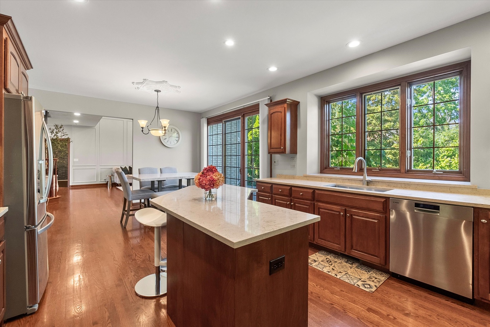 15W521 81st Street, Burr Ridge, IL 60527