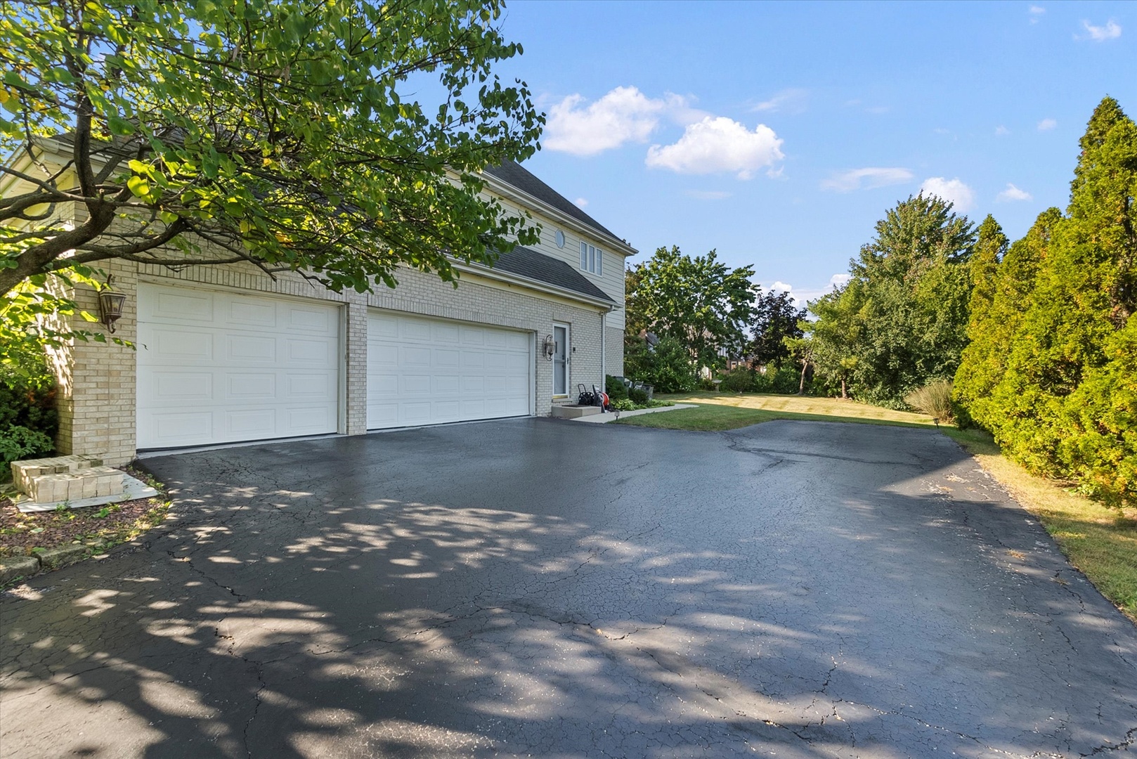 15W521 81st Street, Burr Ridge, IL 60527