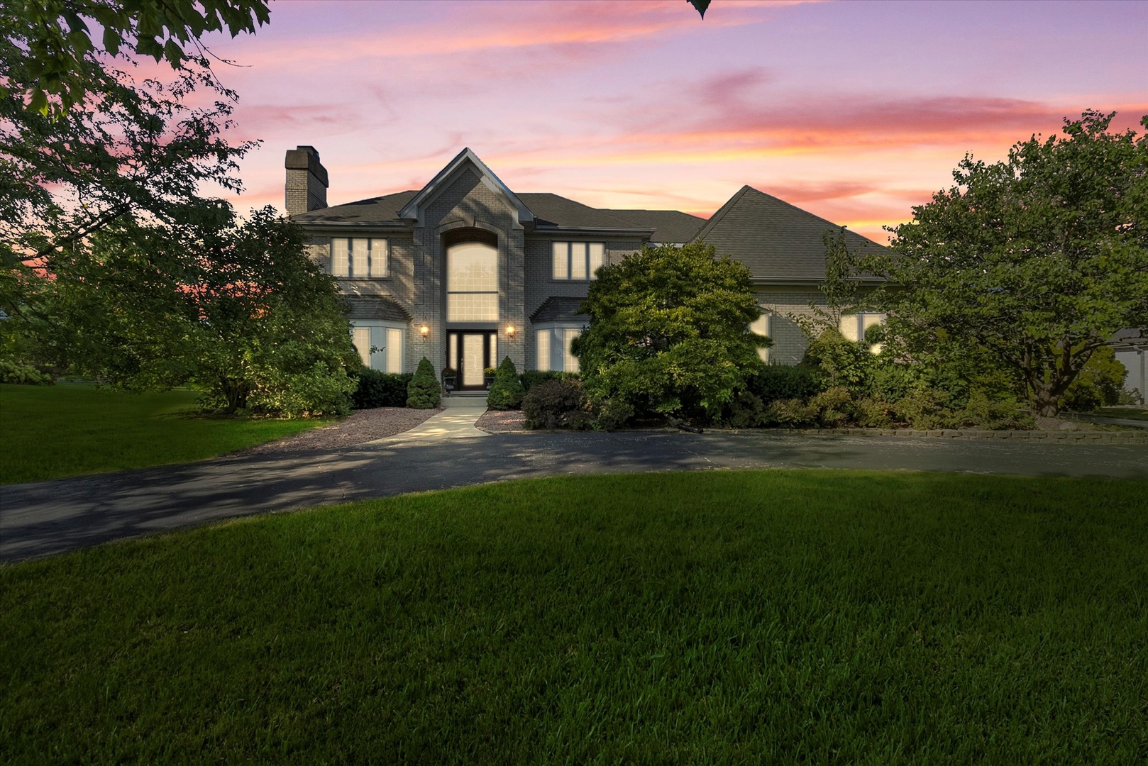 15W521 81st Street, Burr Ridge, IL 60527