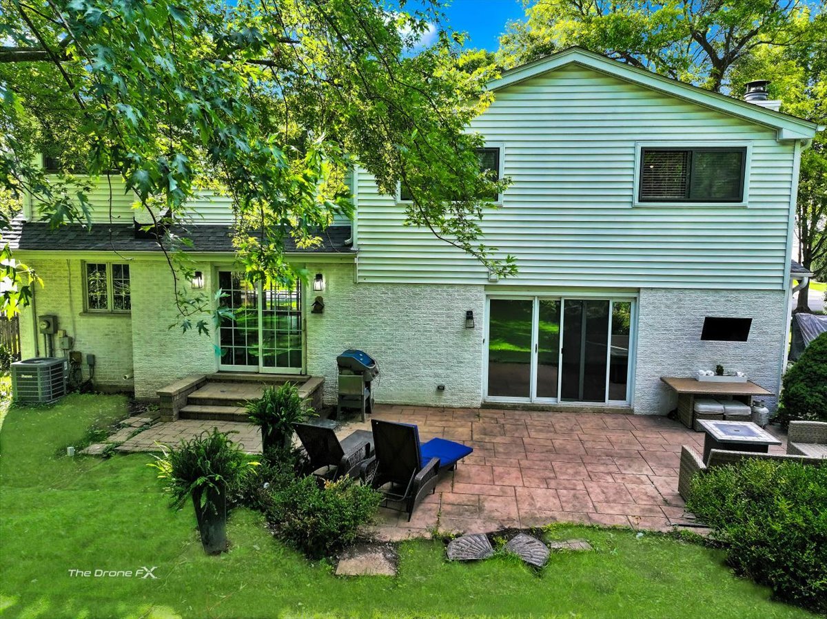 1556 Shenandoah Lane, Naperville, IL 60563