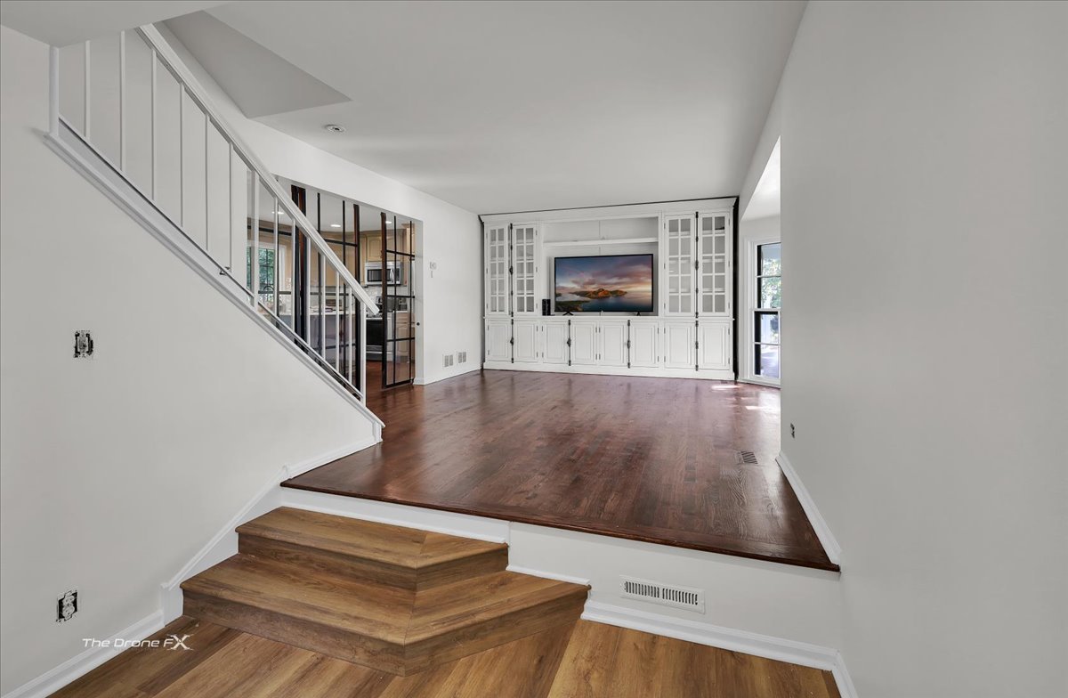 1556 Shenandoah Lane, Naperville, IL 60563