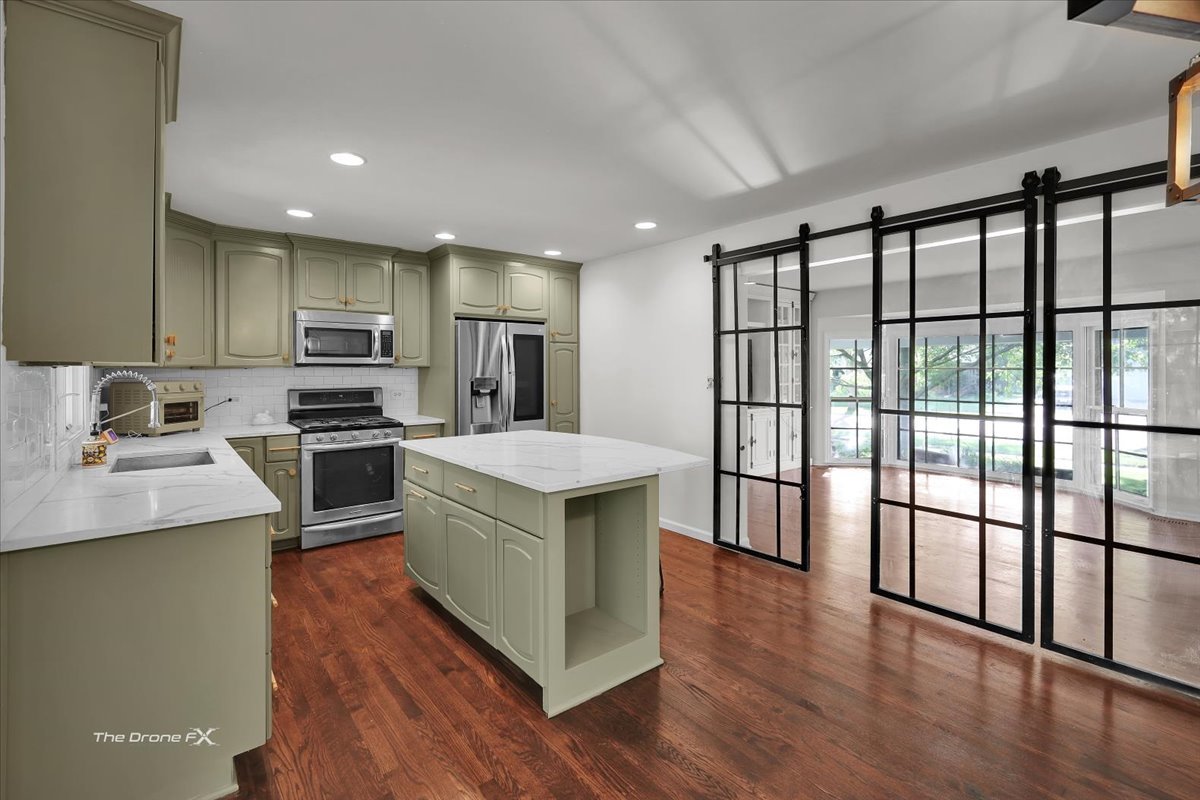 1556 Shenandoah Lane, Naperville, IL 60563