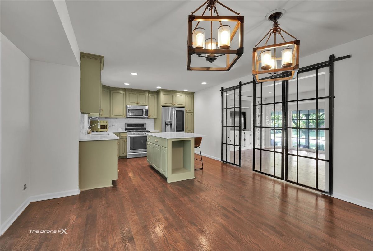 1556 Shenandoah Lane, Naperville, IL 60563