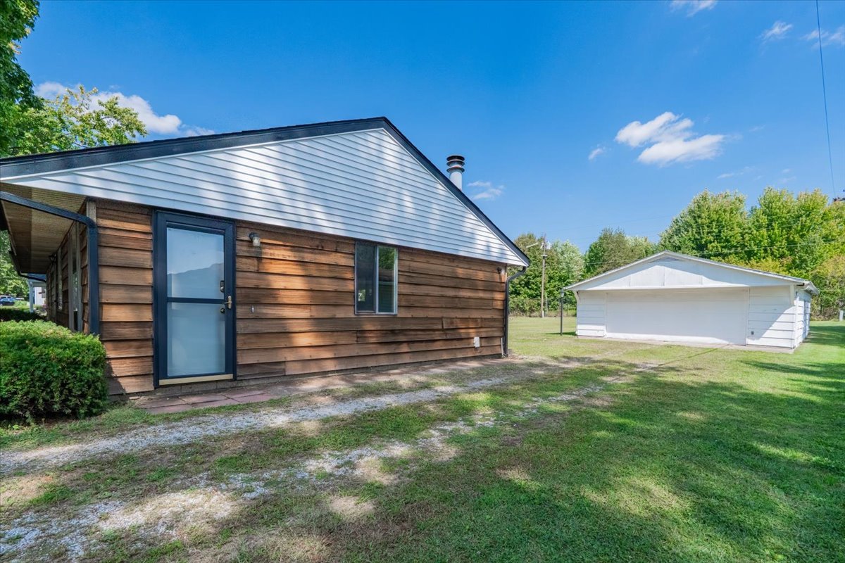 436 Standish Drive, Bloomington, IL 61704