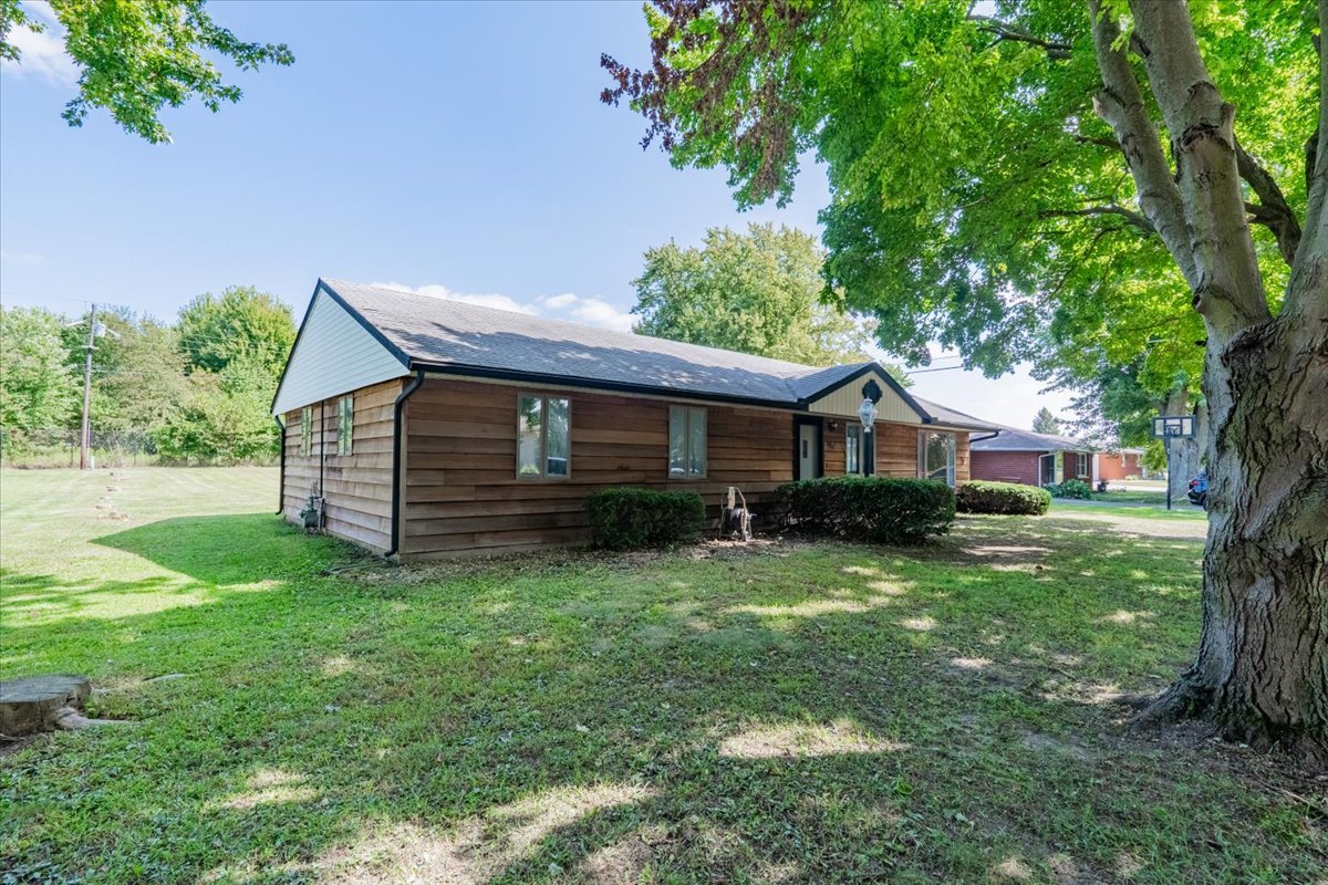 436 Standish Drive, Bloomington, IL 61704