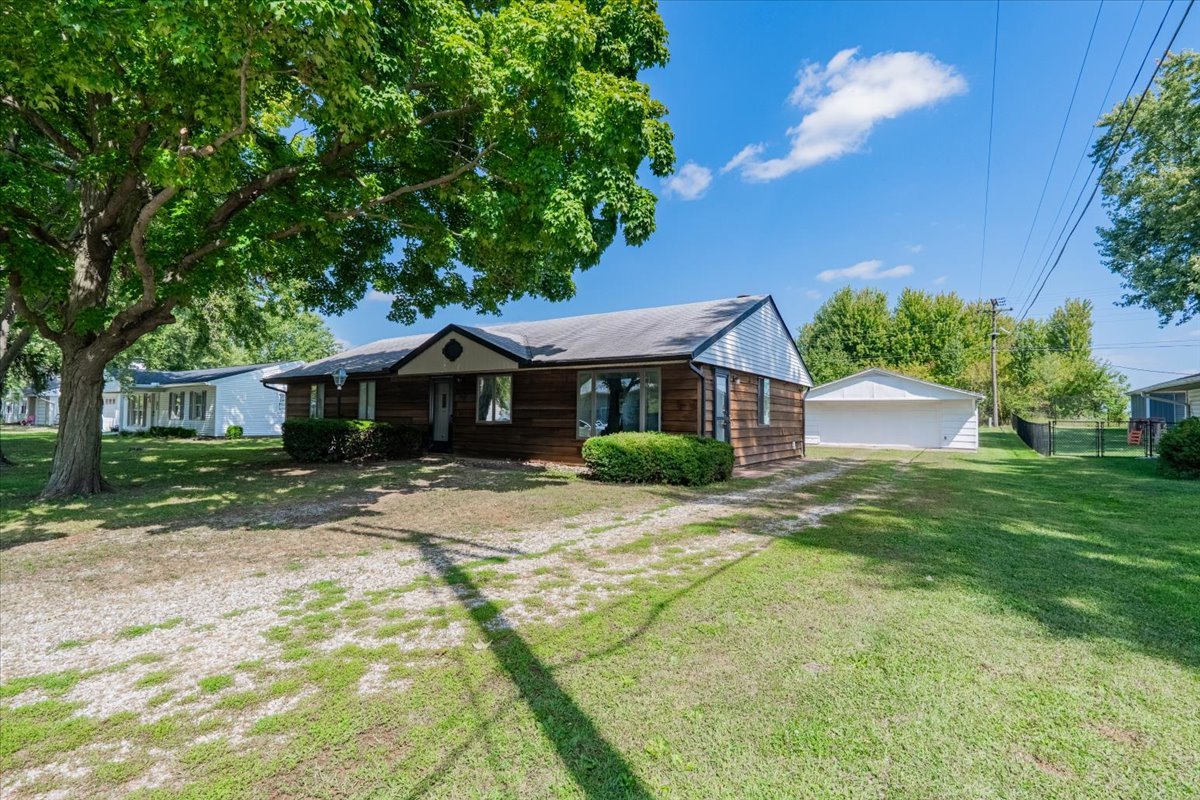 436 Standish Drive, Bloomington, IL 61704