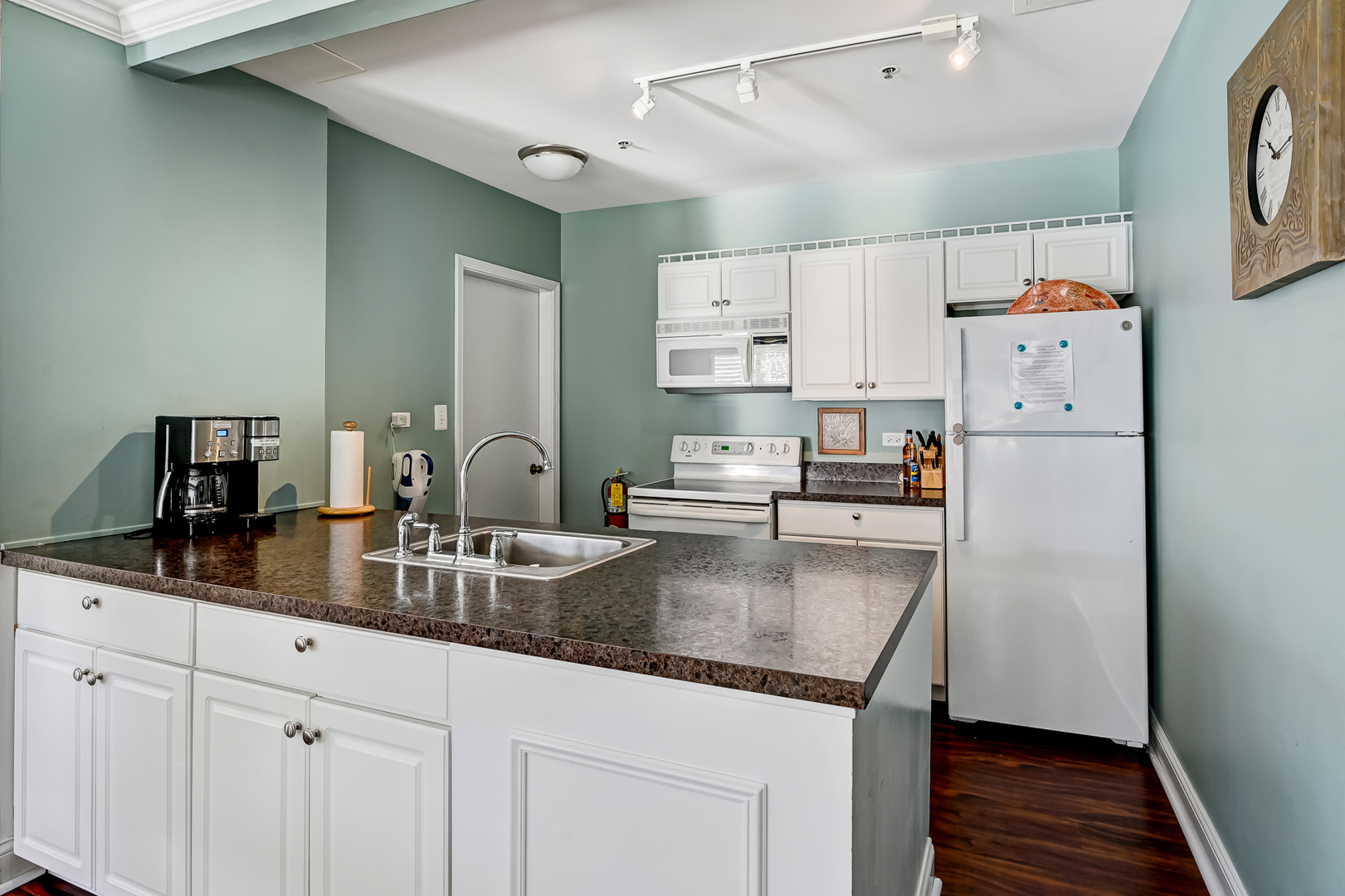 501 Lake Hinsdale Drive #504, Willowbrook, IL 60527