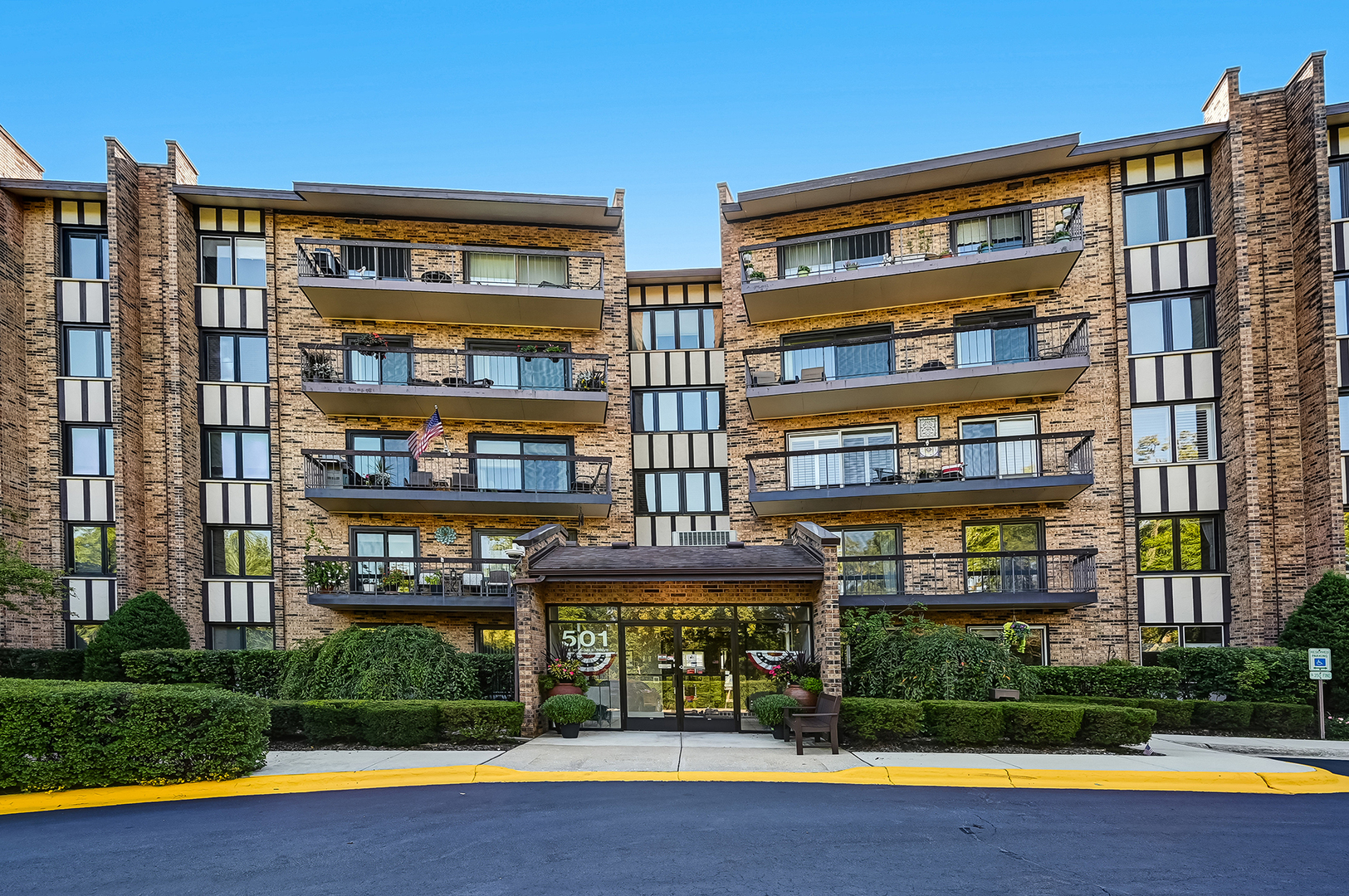501 Lake Hinsdale Drive #504, Willowbrook, IL 60527
