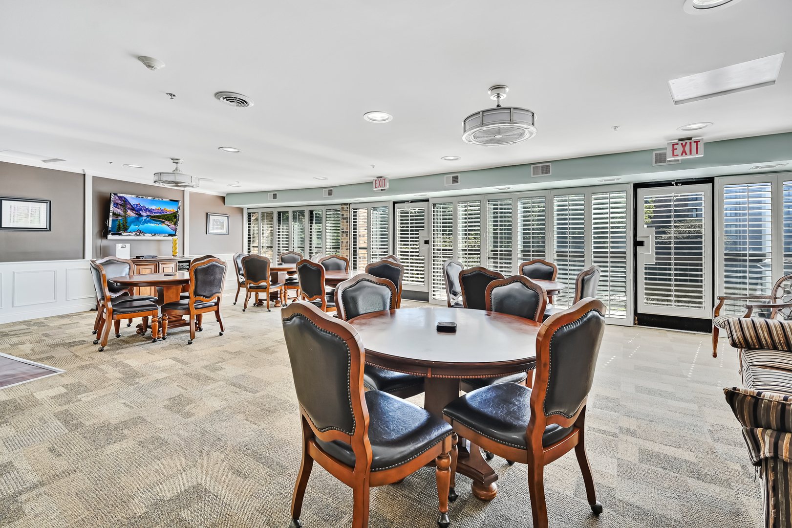 501 Lake Hinsdale Drive #504, Willowbrook, IL 60527