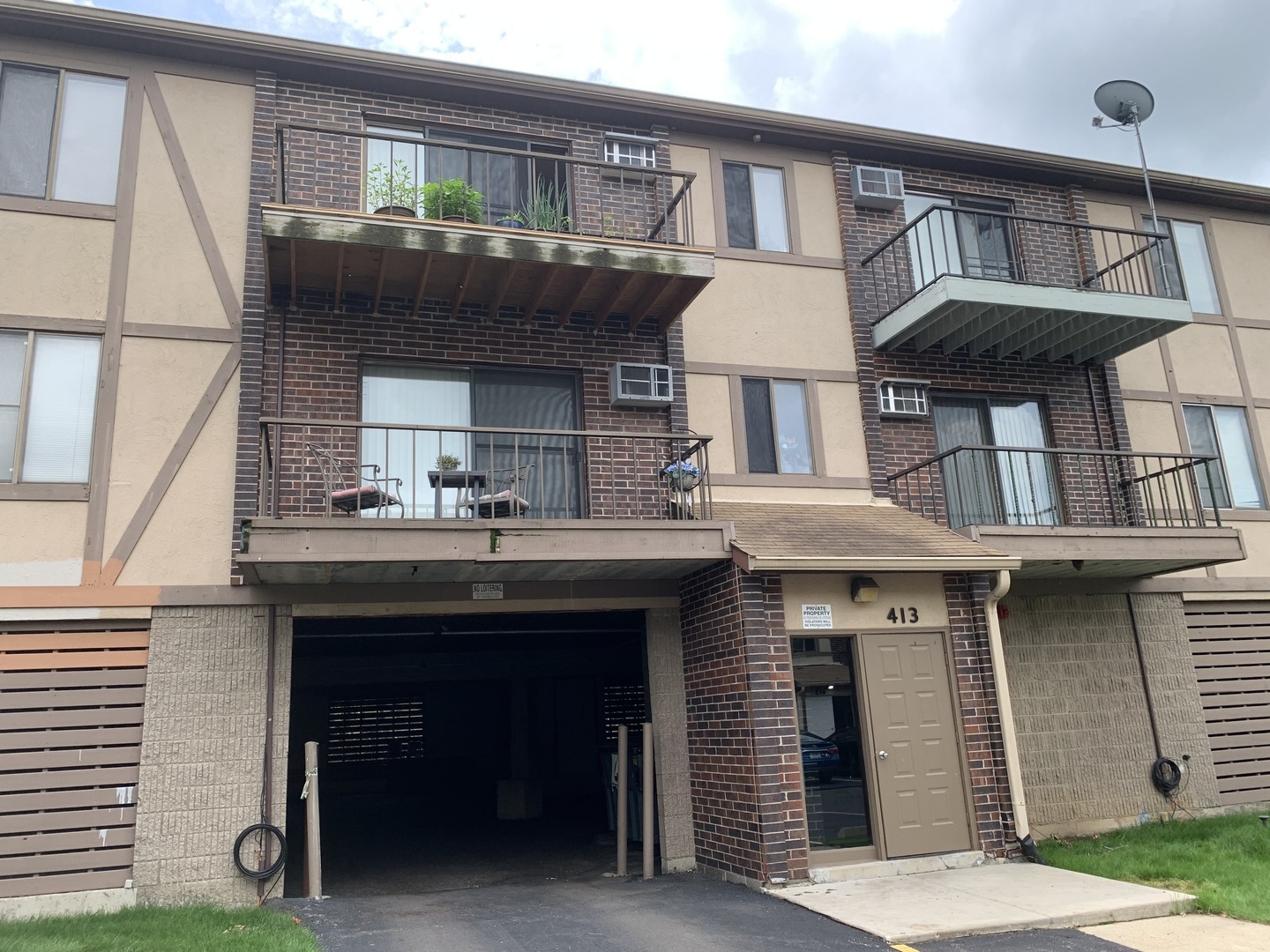 413 Kiowa Drive #202, Naperville, IL 60565