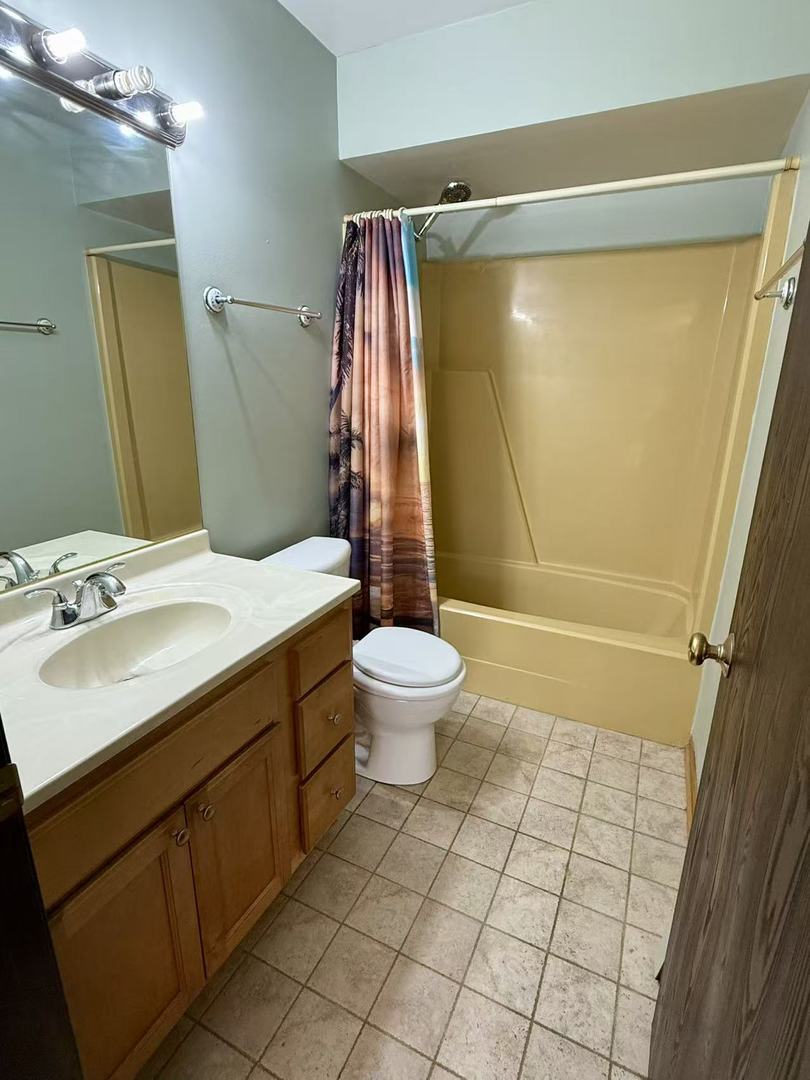 413 Kiowa Drive #202, Naperville, IL 60565