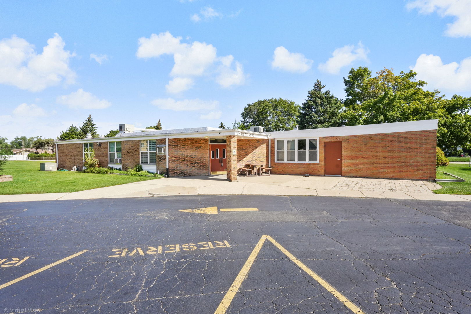 800 Beau Drive, Des Plaines, IL 60016
