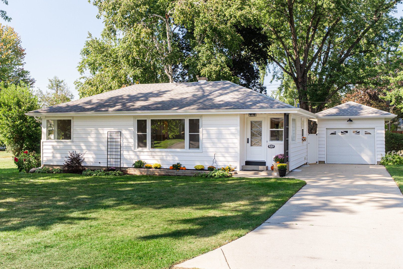 244 Panama Avenue, Hampshire, IL 60140