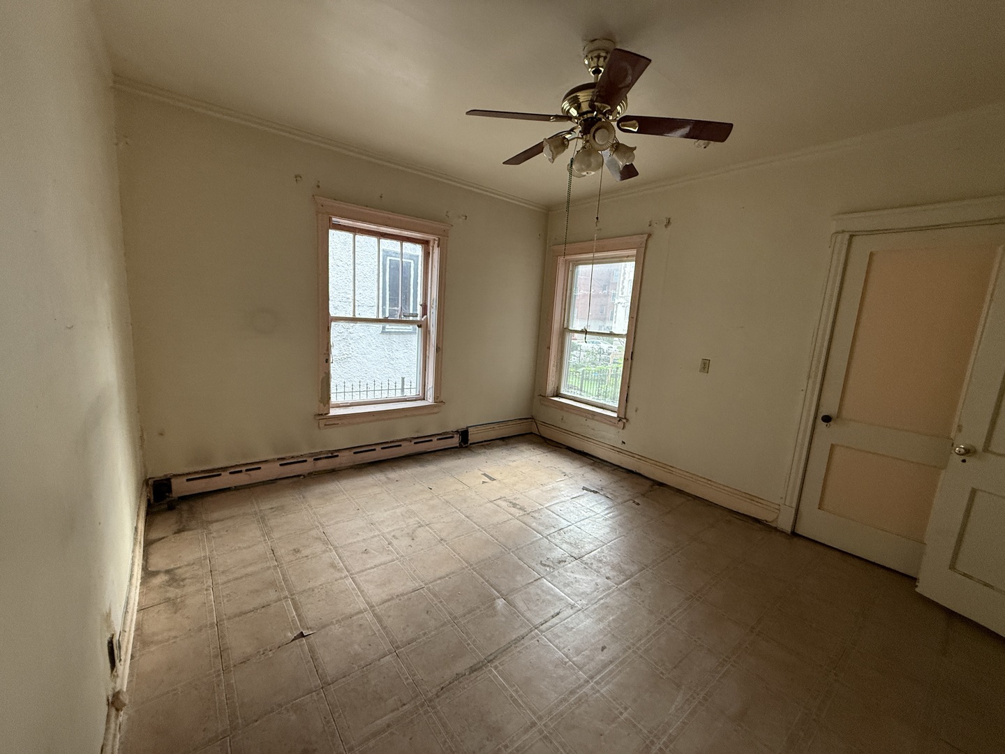 6911 S Jeffery Boulevard, Chicago, IL 60649