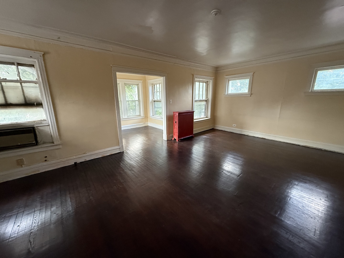 6911 S Jeffery Boulevard, Chicago, IL 60649