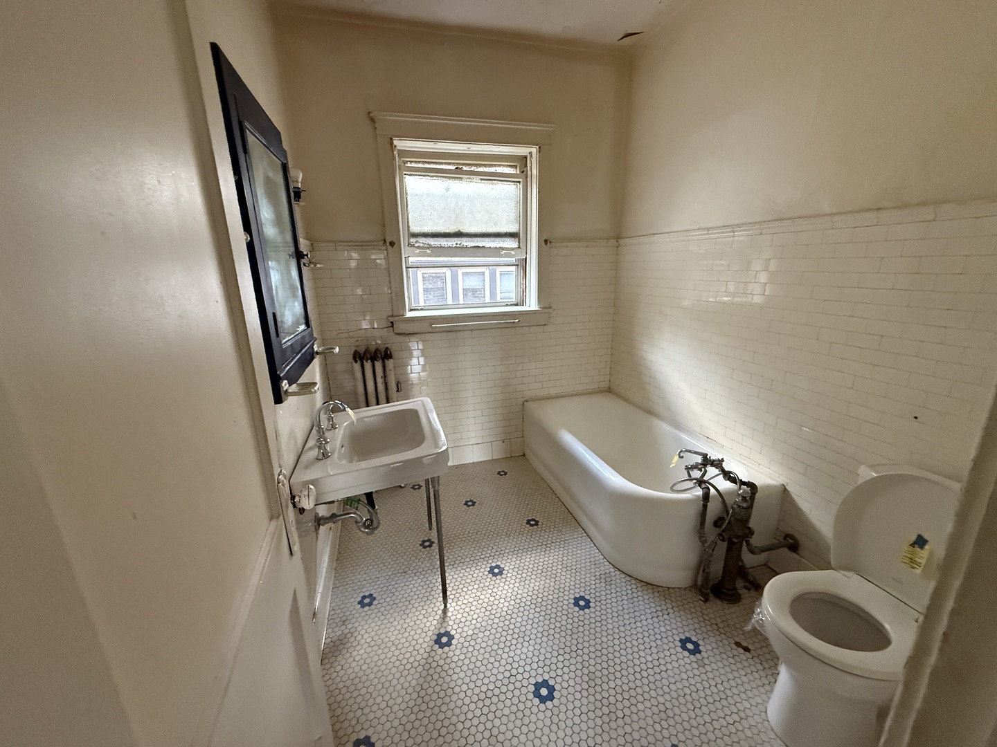 6911 S Jeffery Boulevard, Chicago, IL 60649