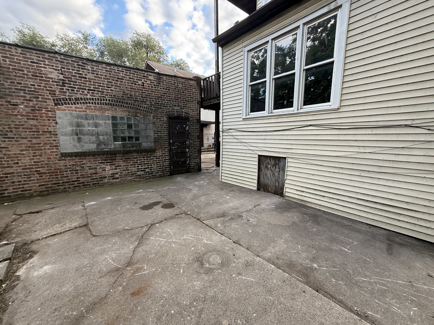 6911 S Jeffery Boulevard, Chicago, IL 60649