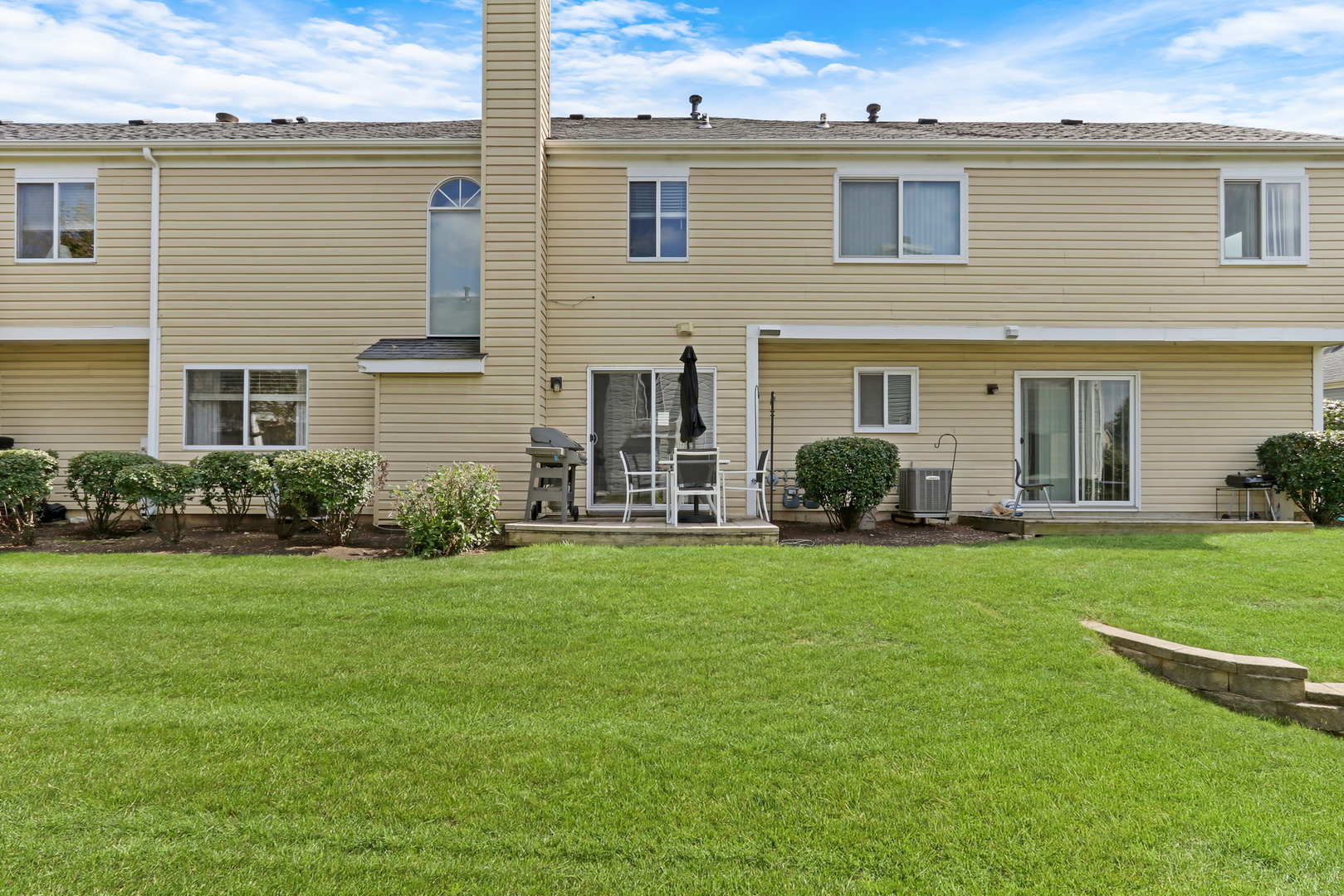 1881 Canterbury Court, Gurnee, IL 60031