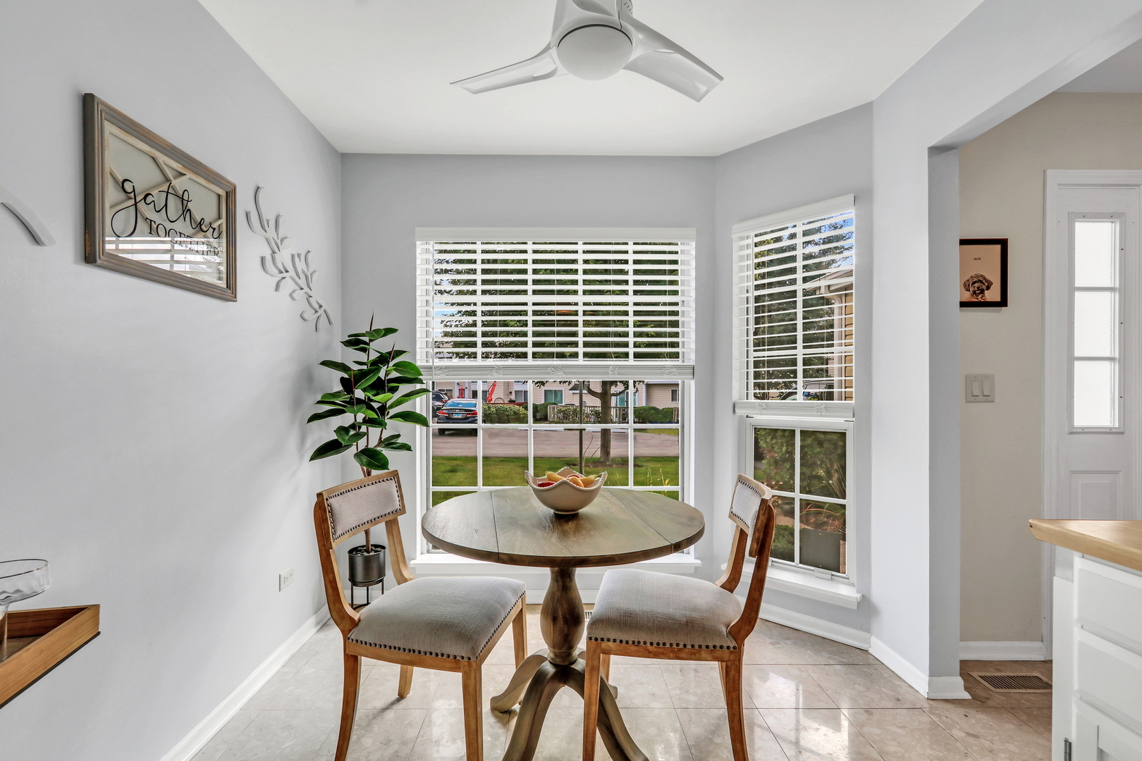 1881 Canterbury Court, Gurnee, IL 60031