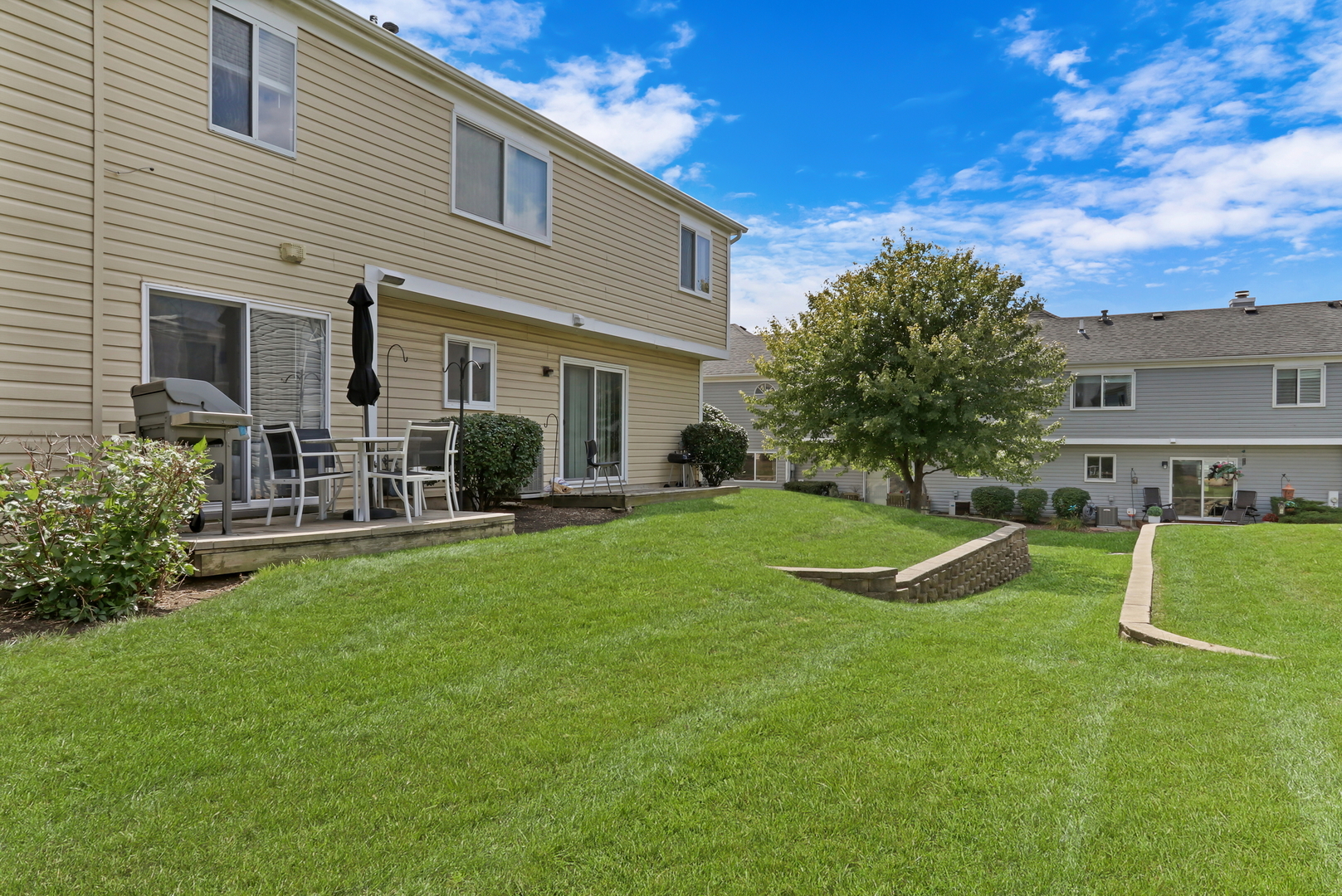 1881 Canterbury Court, Gurnee, IL 60031