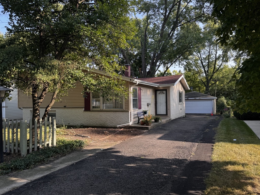 597 Lowden Avenue, Glen Ellyn, IL 60137